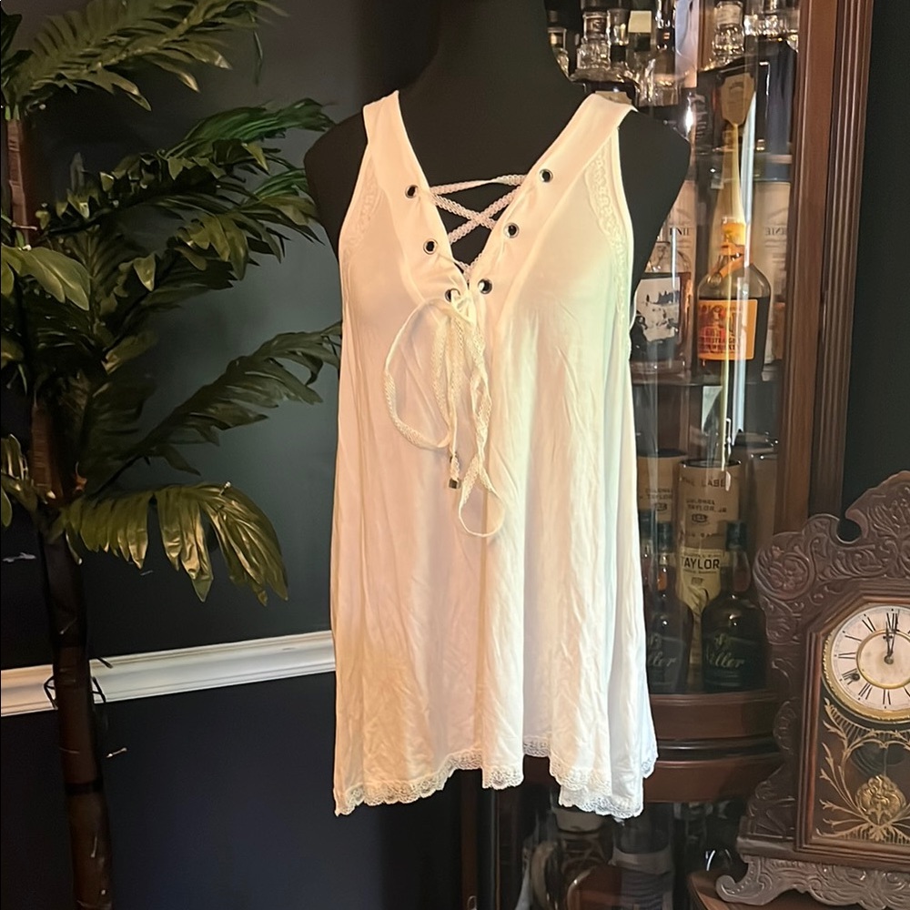 POL NWT White Lace-Up Sleeveless Top